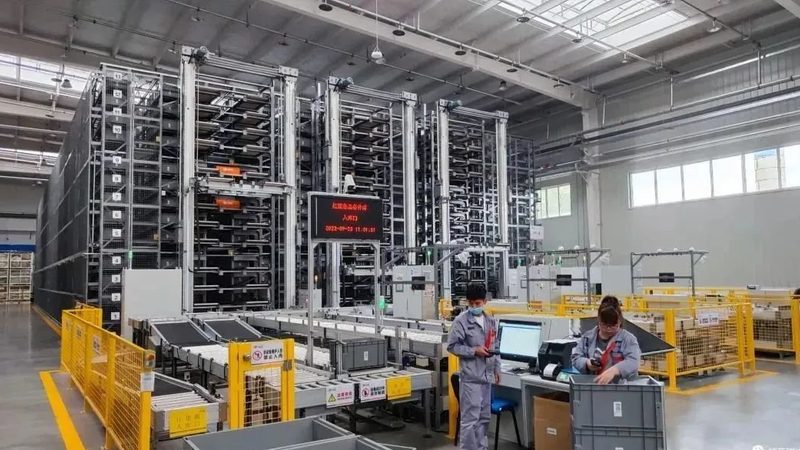 窄巷道前移式叉车：揭秘其核心优势与应用场景